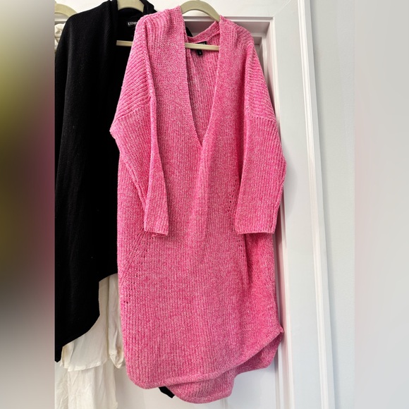 Lot of 7 Women’s Shirts and Sweaters - Picture 4 of 8